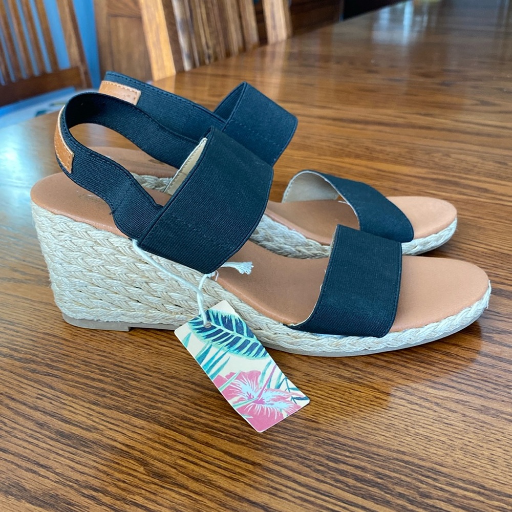 Tommy Bahama wedge black sandals size 8.5
